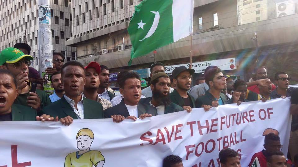 Footballers stage protest, demand restoration of FIFA-recognised PFF [The News]