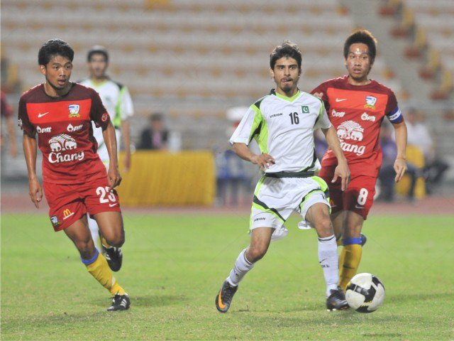 Fahadullah: The footballer who aims to conquer the world on borrowed kidney [Express Tribune]