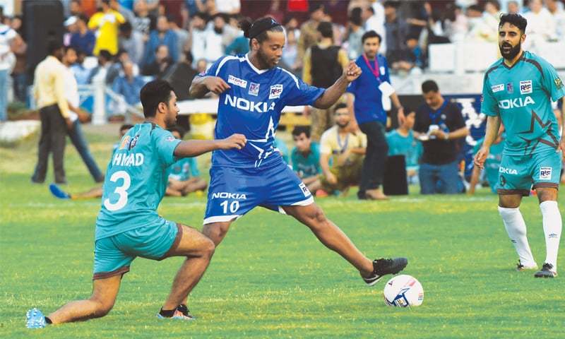 Riaz, Hassan strikes help Ronaldinho win series [The News]