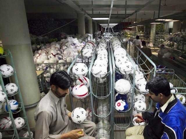 Pakistan: The struggles of workers making footballs for the FIFA World Cup [libcom]