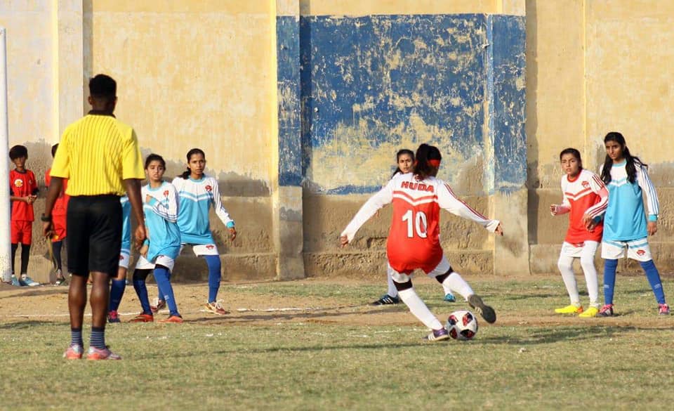 [Urdu News] خواتین فٹبالرز: ’باپردہ ہوں پھر بھی ہراسانی کا سامنا رہتا ہے‘