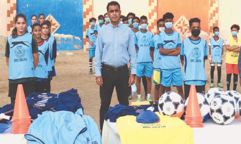 JAFA Academy players receive football gear from DMC South [Dawn]
