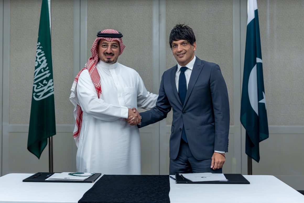 Pakistan, Saudi Arabia join hands to promote football development [Geo News]