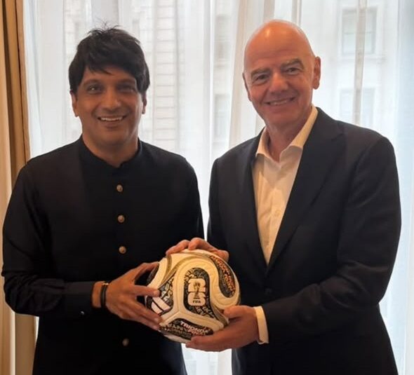 PFF president Gilani meets with FIFA chief Infantino during UNGA week
